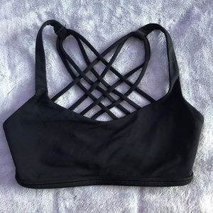 Lululemon free to be wild bra size 4